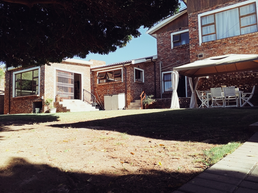 6 Bedroom Property for Sale in Bayview Western Cape